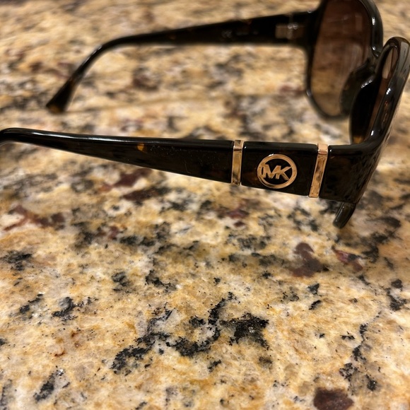 Michael Kors Black Gradient Sunglasses Grayson Design - Picture 4 of 7